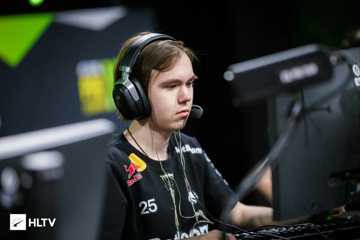 星空金克丝在后期掌控了比赛， Saber 辛德拉突然阵亡， Oh My God 扳平了比分